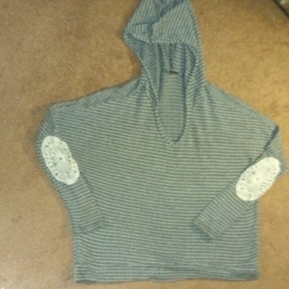 Poof crotchet elbow quarter sleeve top